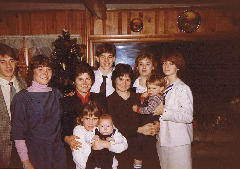 Foto67 (4)0_edited-copy-3.jpg - Karl,Jeanne,Yvonne,Dustin,Wendy,Lisa,Little Andy,Christin
Front: Amanda, Little walter